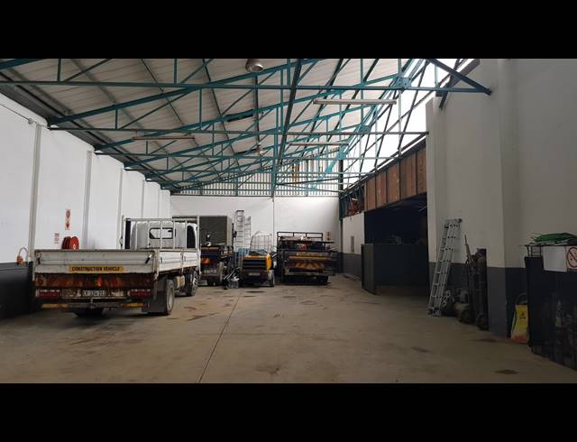 503M² FACTORY TO LET IN STIKLAND INDUSTRIAL
